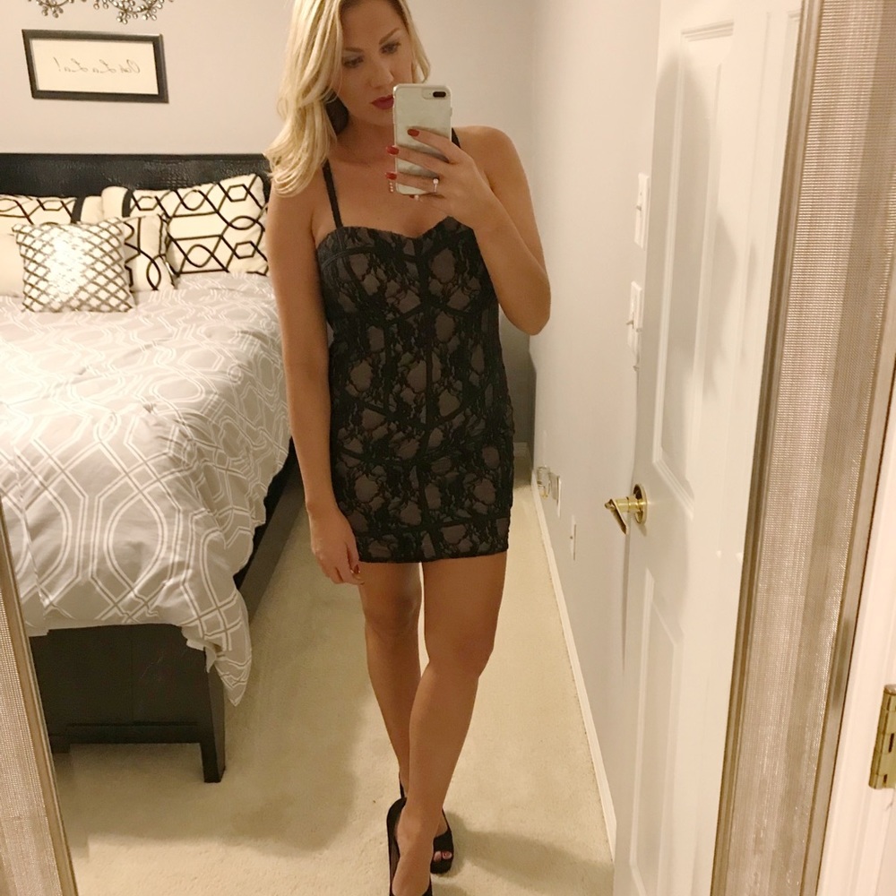 NWOT‎ black and nude lace padded dress 🖤